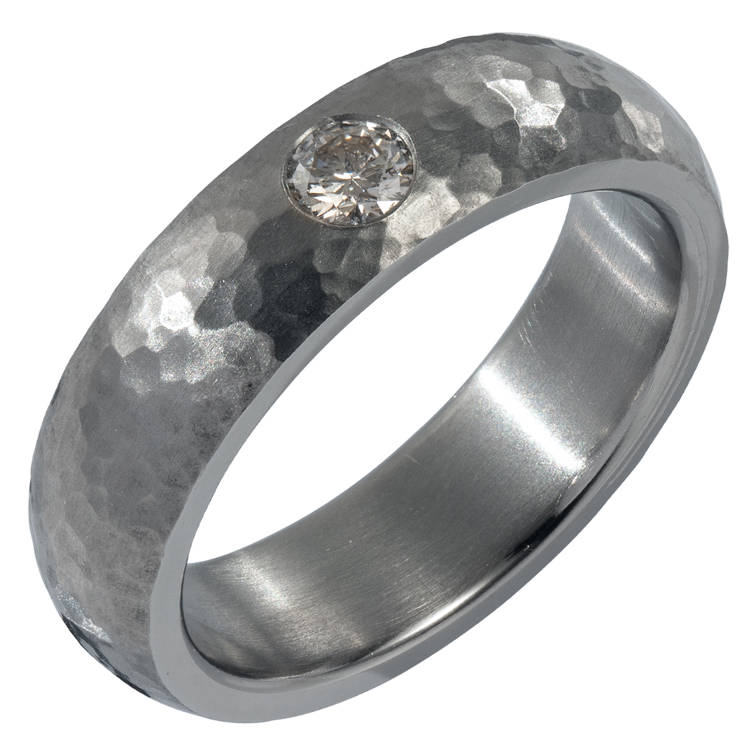  Кольцо из титана с бриллиантом