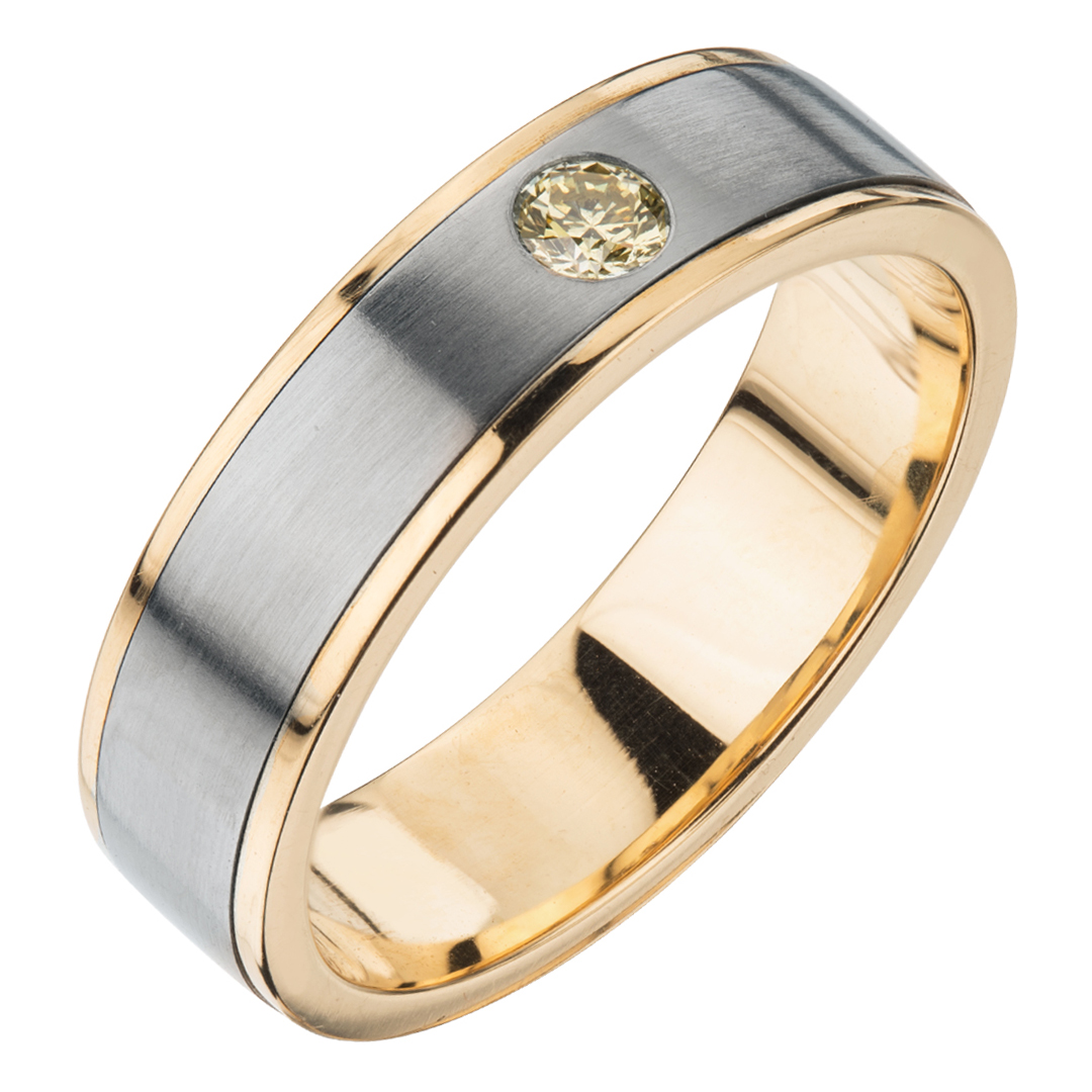 Кольцо из золота и титана с бриллиантом